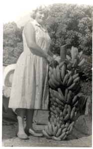rosa perry with bannana bunch meryl harding rosa perry with bannana bunch meryl harding